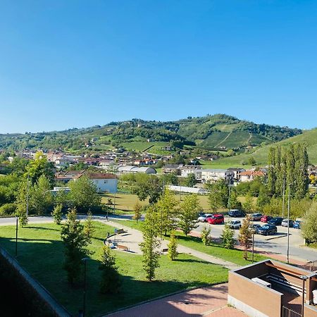 Attico Nel Cuore Delle Langhe - Free Parking Wi-Fi E Ac Alba  Exterior photo